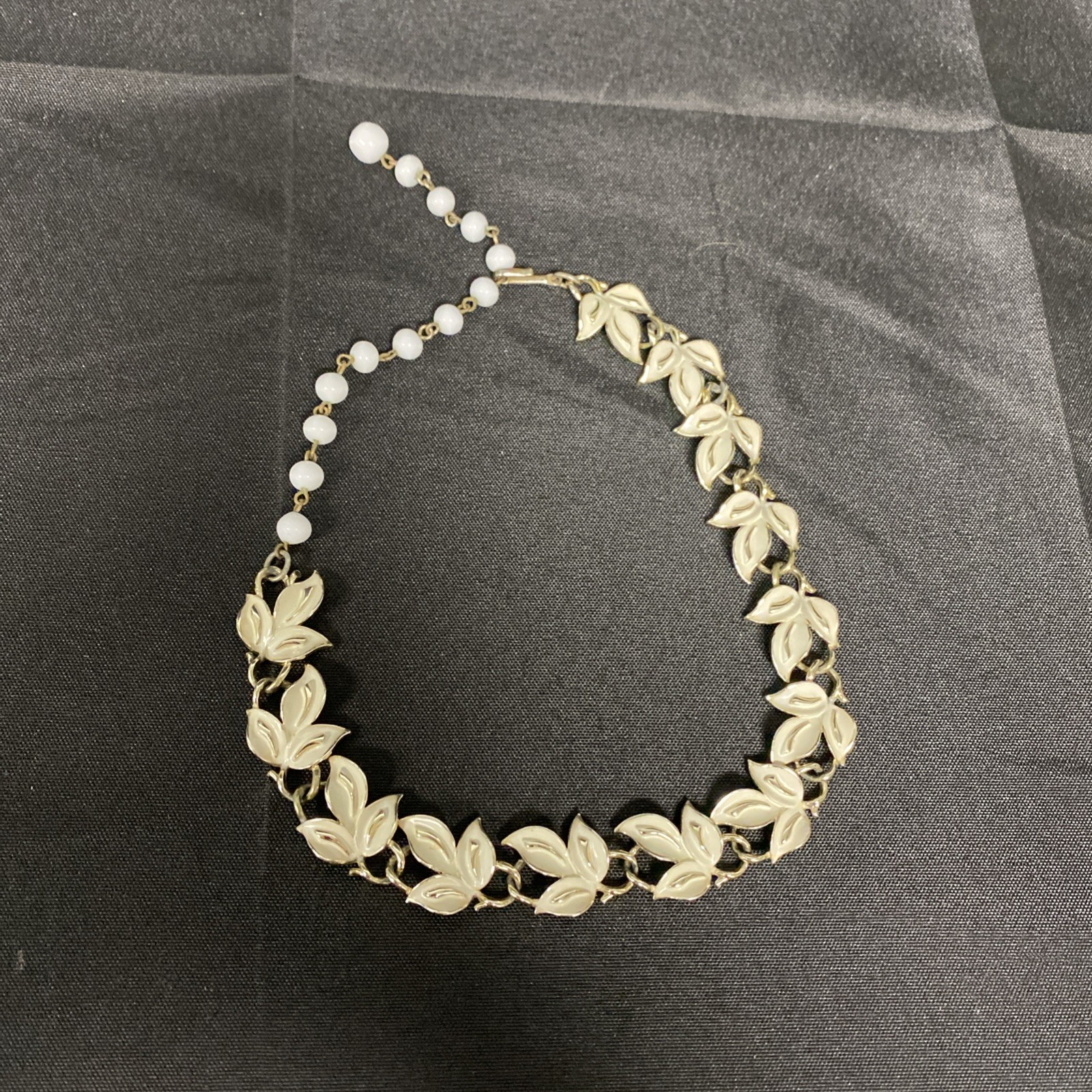 Coro Vintage White Enameled Leaves Necklace 17″