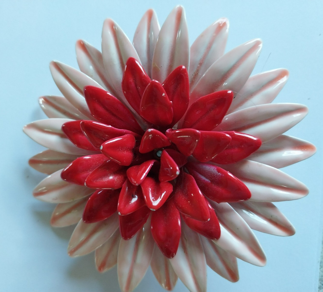 VINTAGE LARGE 3″ ENAMELED METAL BROOCH / PIN PINK RED DAISY STYLE FLOWER