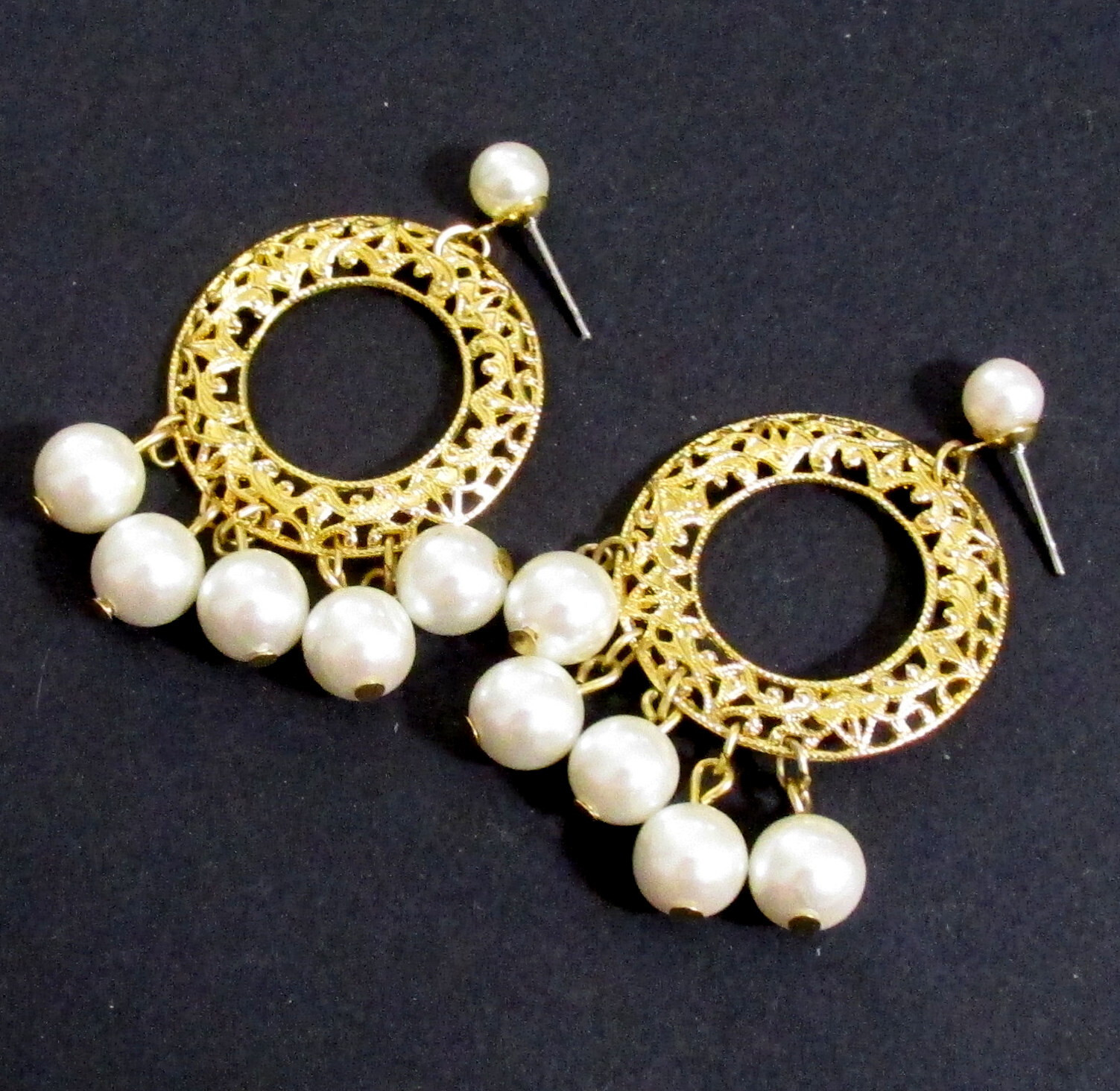 VTG RUNWAY NAPIER DANGLING FILIGREE GP 2″ HOOP FAUX PEARL EARRINGS POSTS EXC