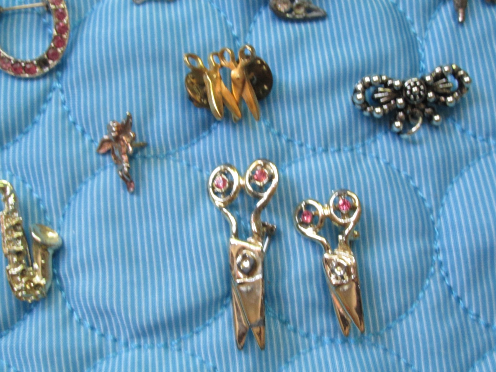 Lot of 35 Mixed Lot Brooches/Pins – some Scratched/Damaged/missing Stones As Is