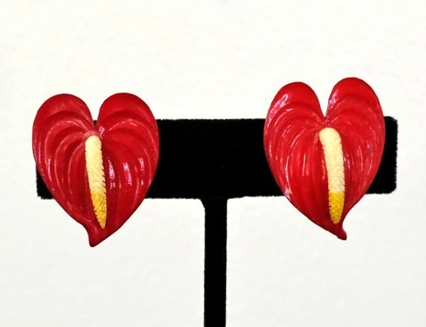VTG 1940s Carved Wood Enameled ANTHURIUM TROPICAL FLOWER Pin Brooch Earrings Set