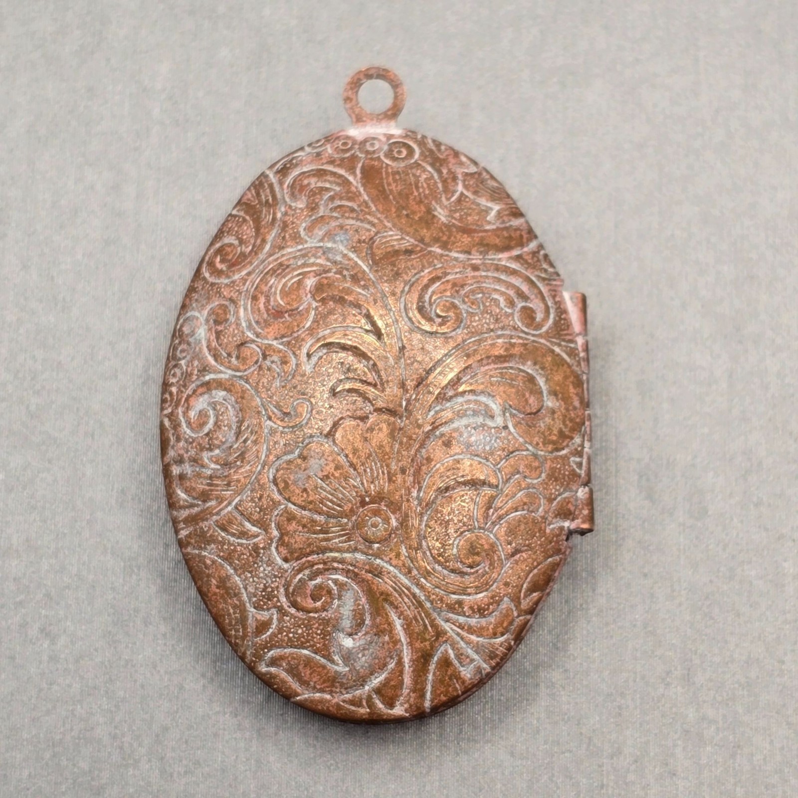 VTG Floral Engraved Oval Locket Pendant 1 5/8″ Copper Alloy Art Nouveau Revival