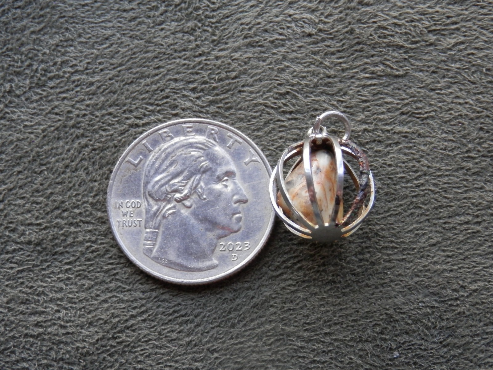 Granite with Iron Ore Veins in ‘Rusted’ Cage Vintage Silvertone Pendant 1.8g