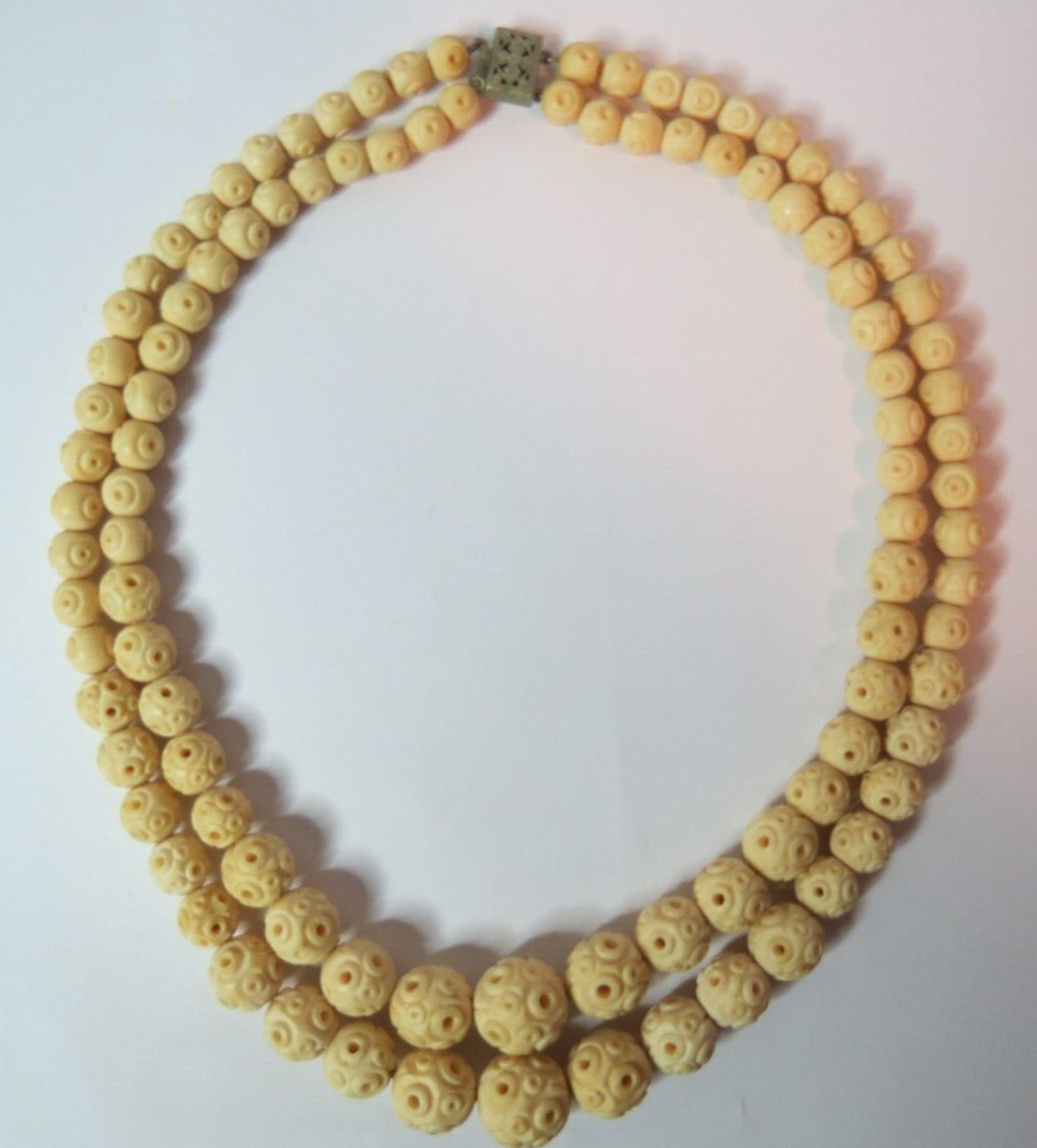 VINTAGE BONE BEADED DOUBLE ETCHED CURVED CHOKER NECKLACE 14 1/2″ LONG….