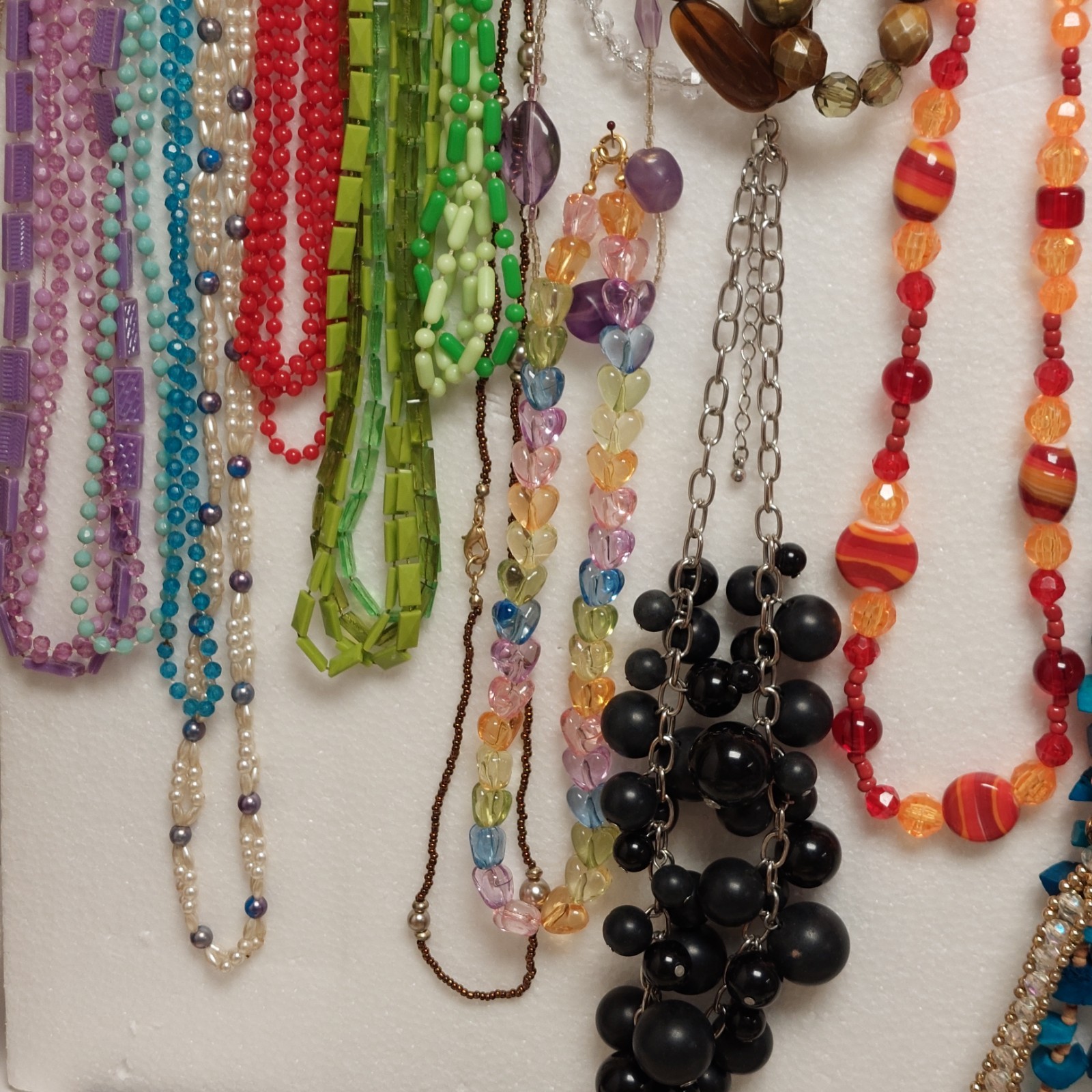 100 Pc Vtg-Now Beaded Necklaces Assorted Colors And Types