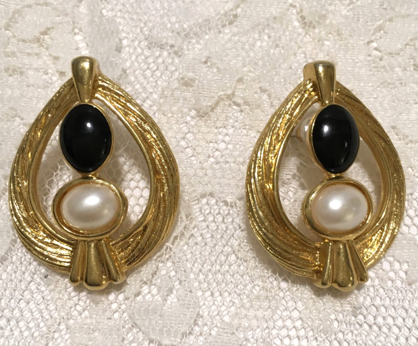 Vintage Statement Earrings Gold Tone Black White Cabochons Textured Teardrop