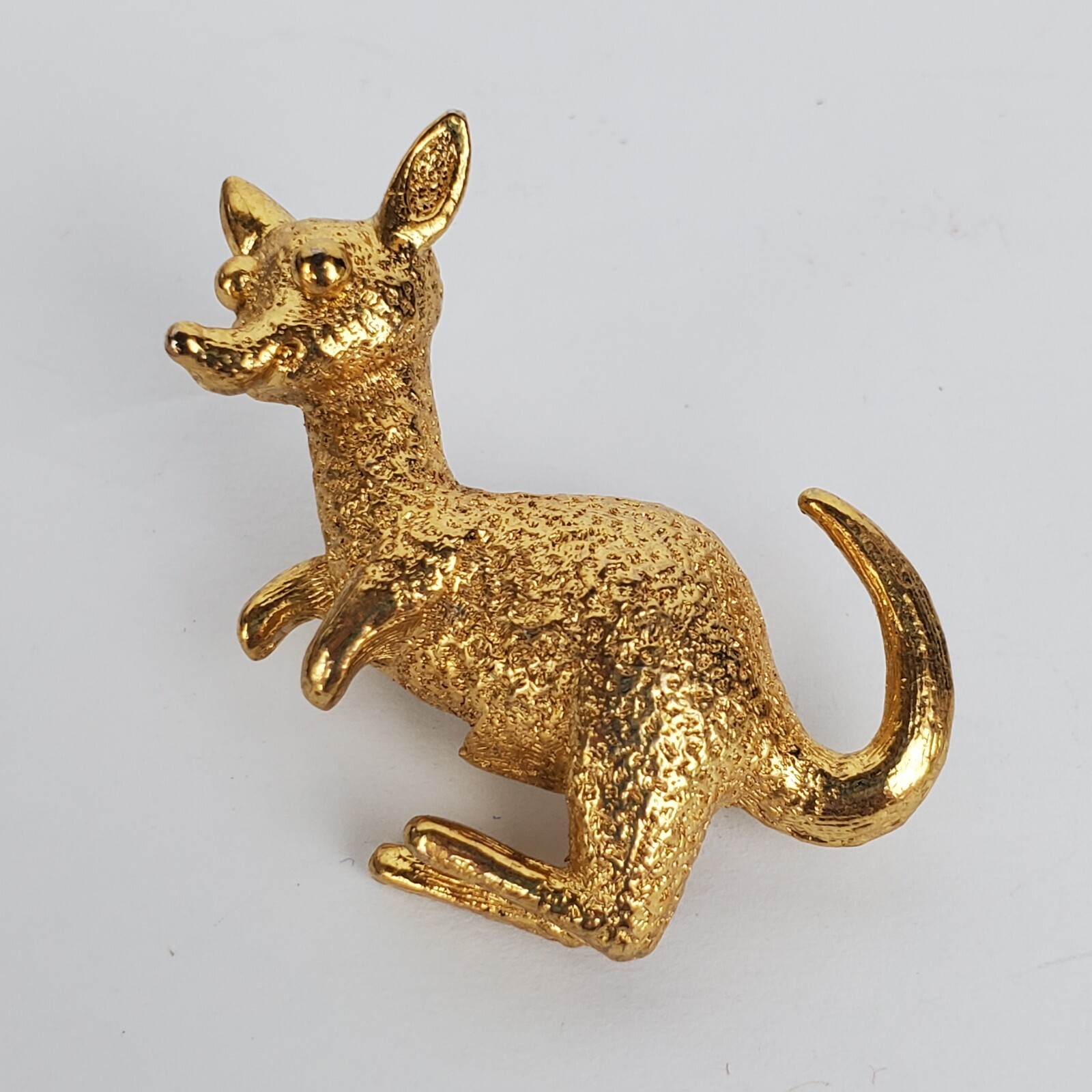 Brushed Textured Gold Tone Metal Kangaroo Joey Brooch Pin Jewelry