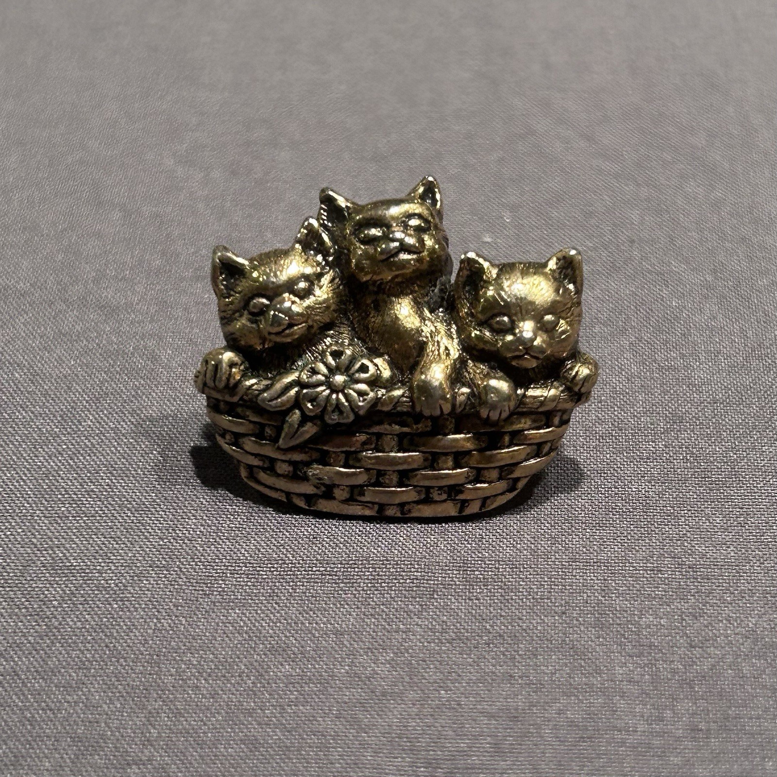 Vintage 90s Avon Kittens in a Basket Gold Tone Pin
