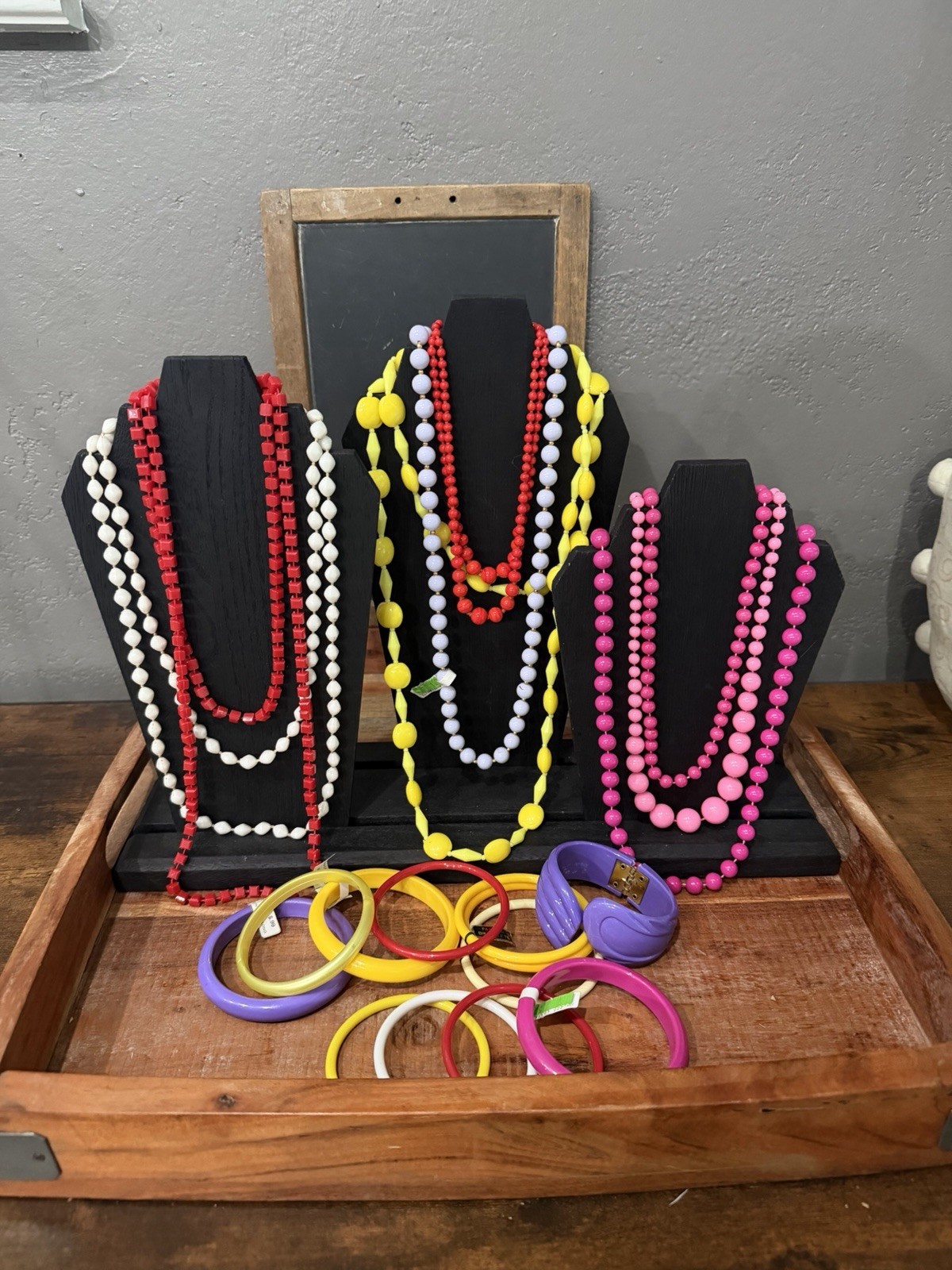 Vintage Jewelry some Hong Kong 20 Necklaces Plastic Bracelets Multistrand J1