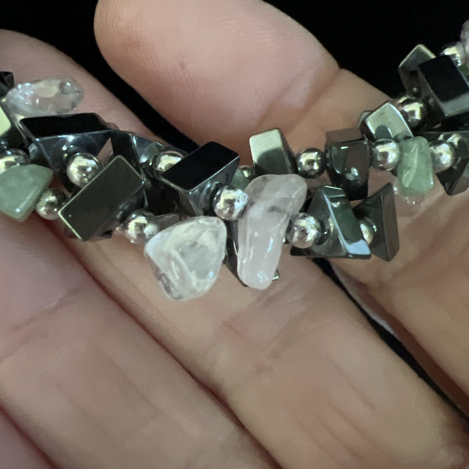 Vintage Hematite Jade Quartz Chip Stone Necklace 17″ Screw Closure