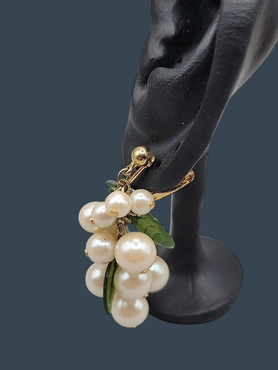 Vtg Avon Pearlesque Grape Cluster Dangling Post Earrings 1997 Faux Jade Accent