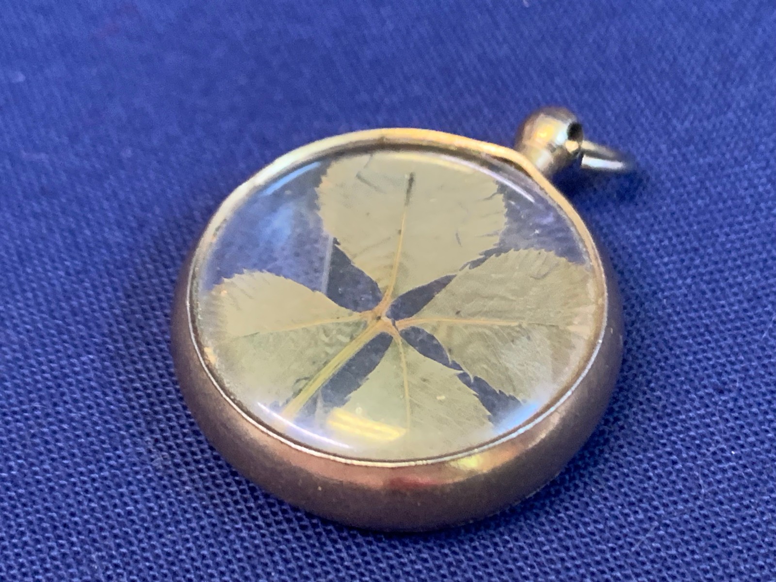 Vtg Encased 4 Leaf Clover Pendant Fob Costume Jewelry Good Luck Charm