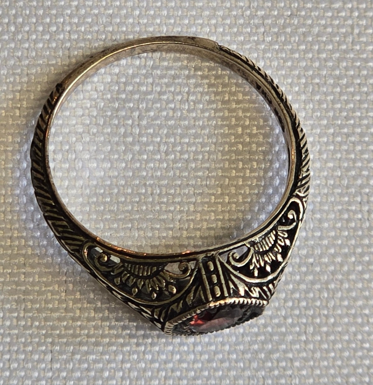 Vtg Sterling Silver Ring 1.76g Fine Jewelry Size 6.75 Band Garnet Look *READ*