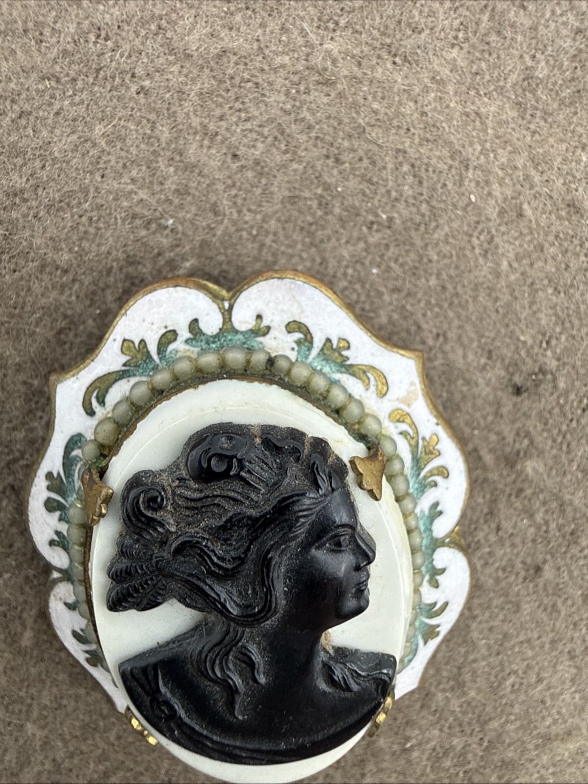 Vintage Cameo Enamel Brooch Pin Gold Tone RARE