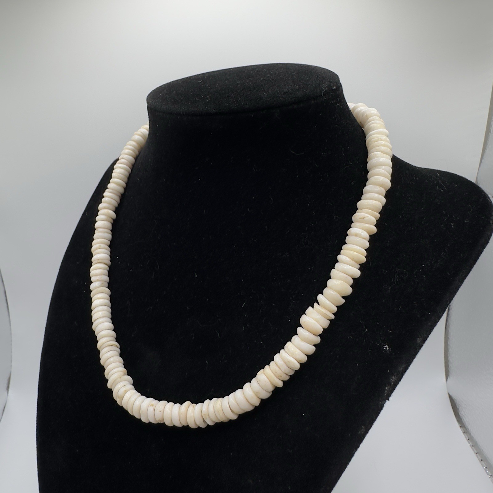 Vintage Puka Shell 16″ Choker Necklace Hawaiian Style 7mm Shells Beach Surf