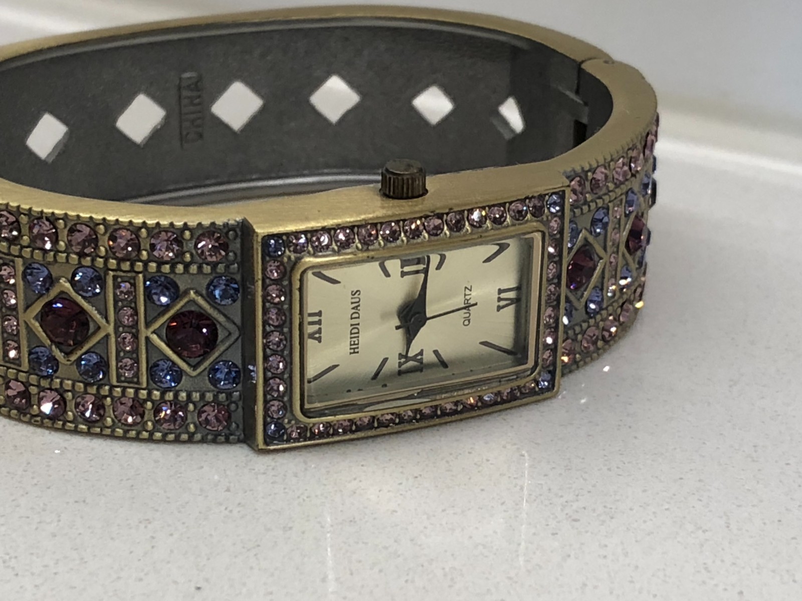 VNTG Heidi Daus “Double Trouble” Swarovski Crystal Bangle Watch – Pristine NWOT