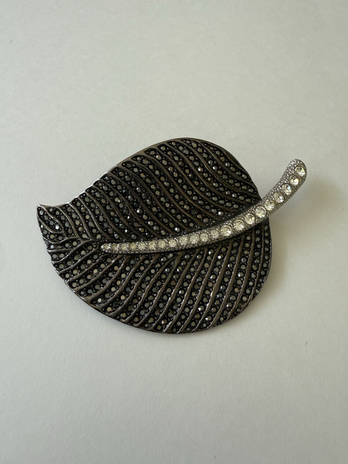 Signed Kenneth J Lane KJL Pave Crystal Large Leaf Brooch RARE DARK Grey