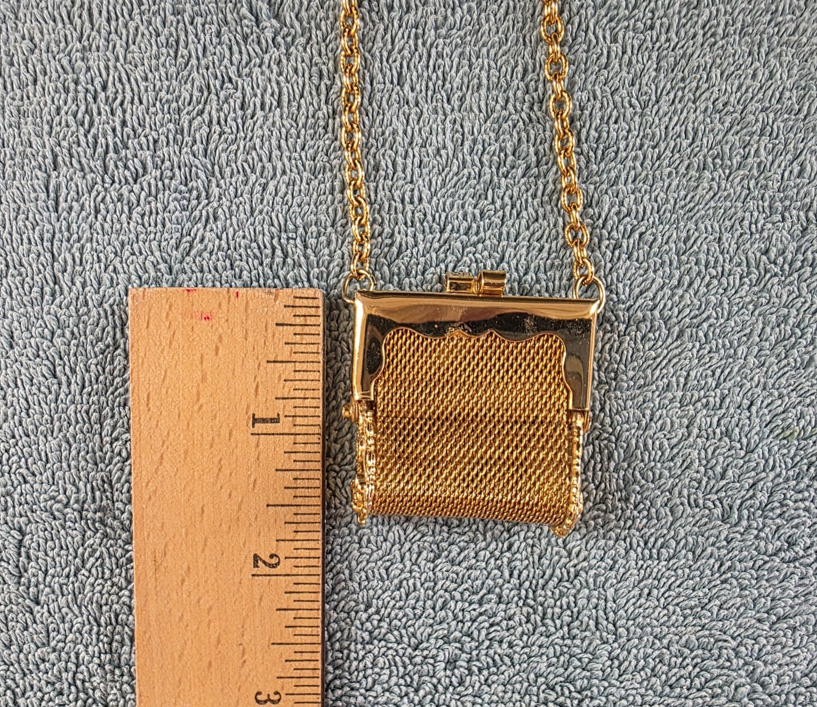 Vintage Gold Tone Necklace Oval Link Mesh Mini Purse Coin Pouch 28″