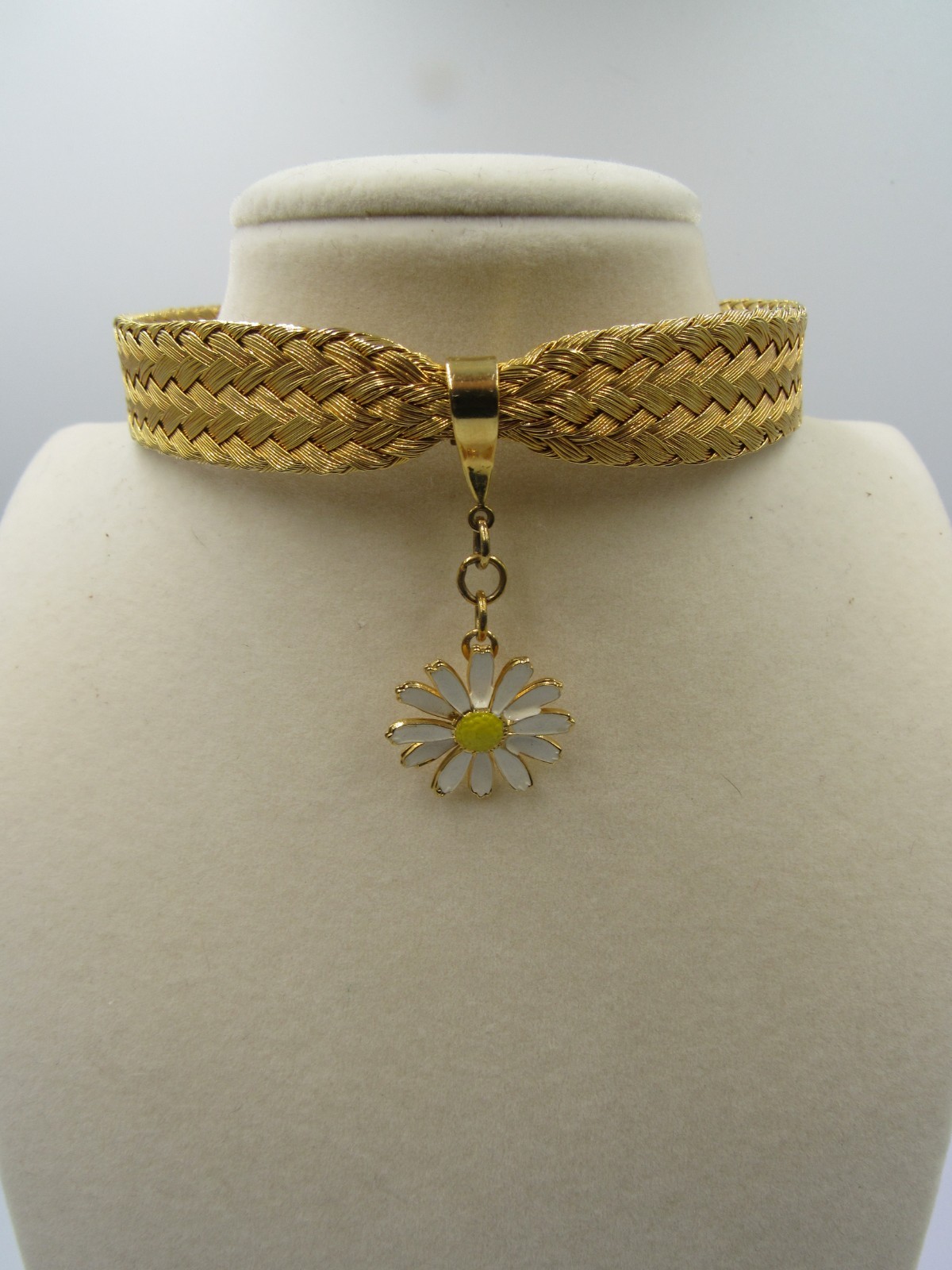 Vintage Gold Tone Braided Mesh Choker Daisy Pendant 15.5” Necklace E9