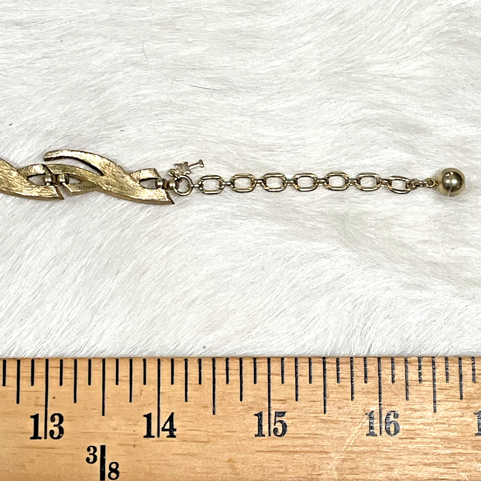 Vintage Crown Trifari Brushed Gold Tone Link Design Leaf Adjustable Necklace 14″