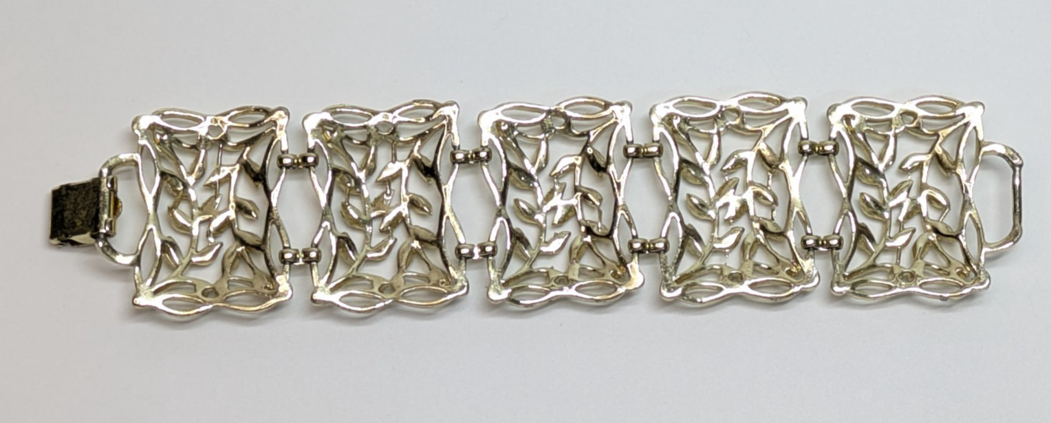 VTG Openwork Textured Leaf 1.5″ Wide Pale Gold Tone Leaves Panel Bracelet 7.5″