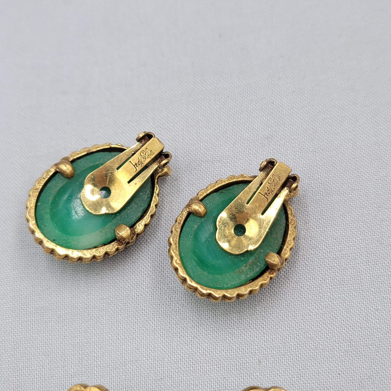 Judy Lee 1968 Spanish Moss Molded Jade Glass Cabochon Bracelet Earrings Set