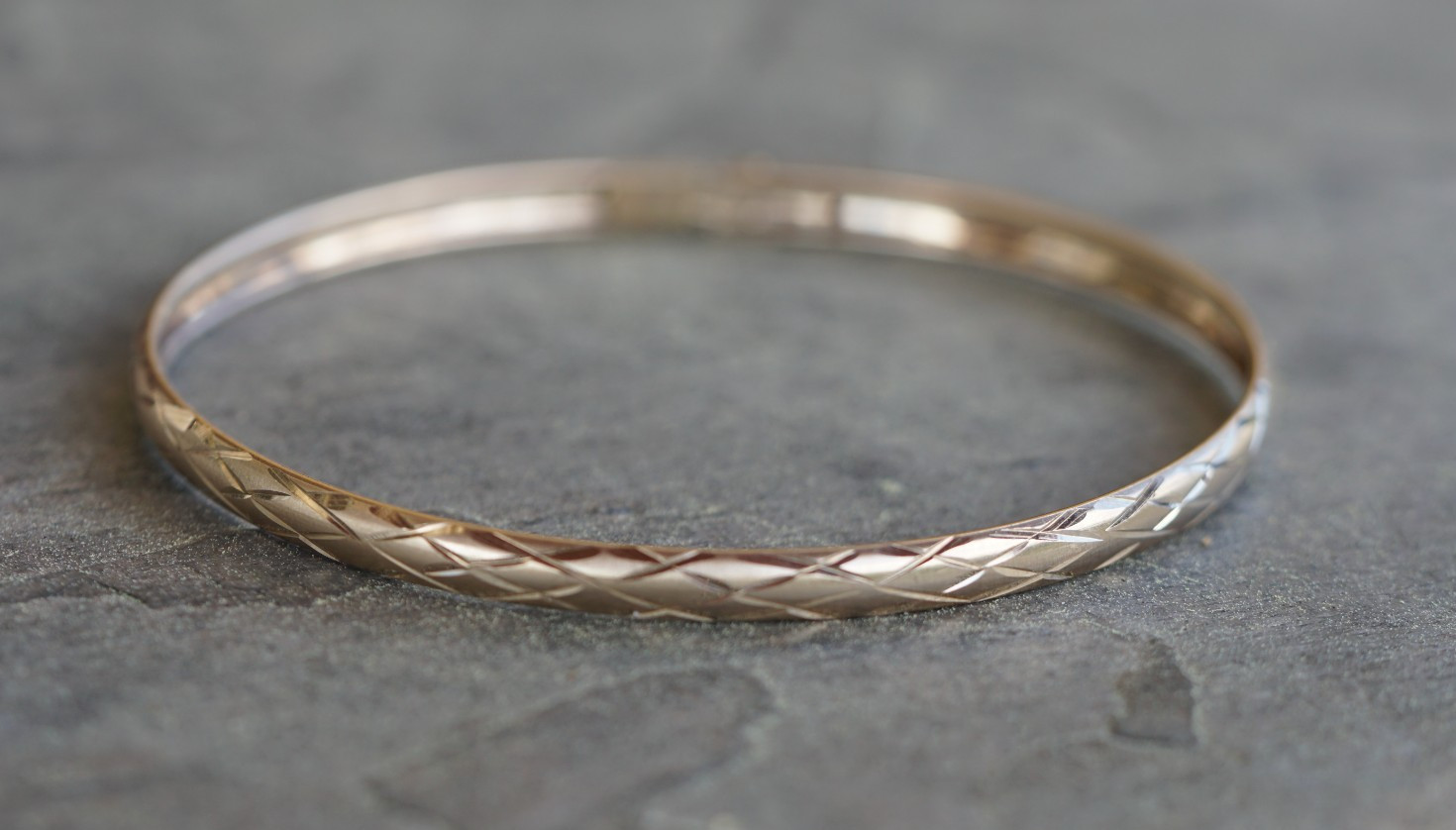 Vintage 10K Yellow Gold, 4mm Bangle Bracelet, Diamond Cuts, 3.3 grams