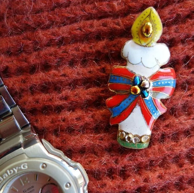 Christmas Candle – Japanese cloisonné enamel Mini Brooch Made-to-order NEW
