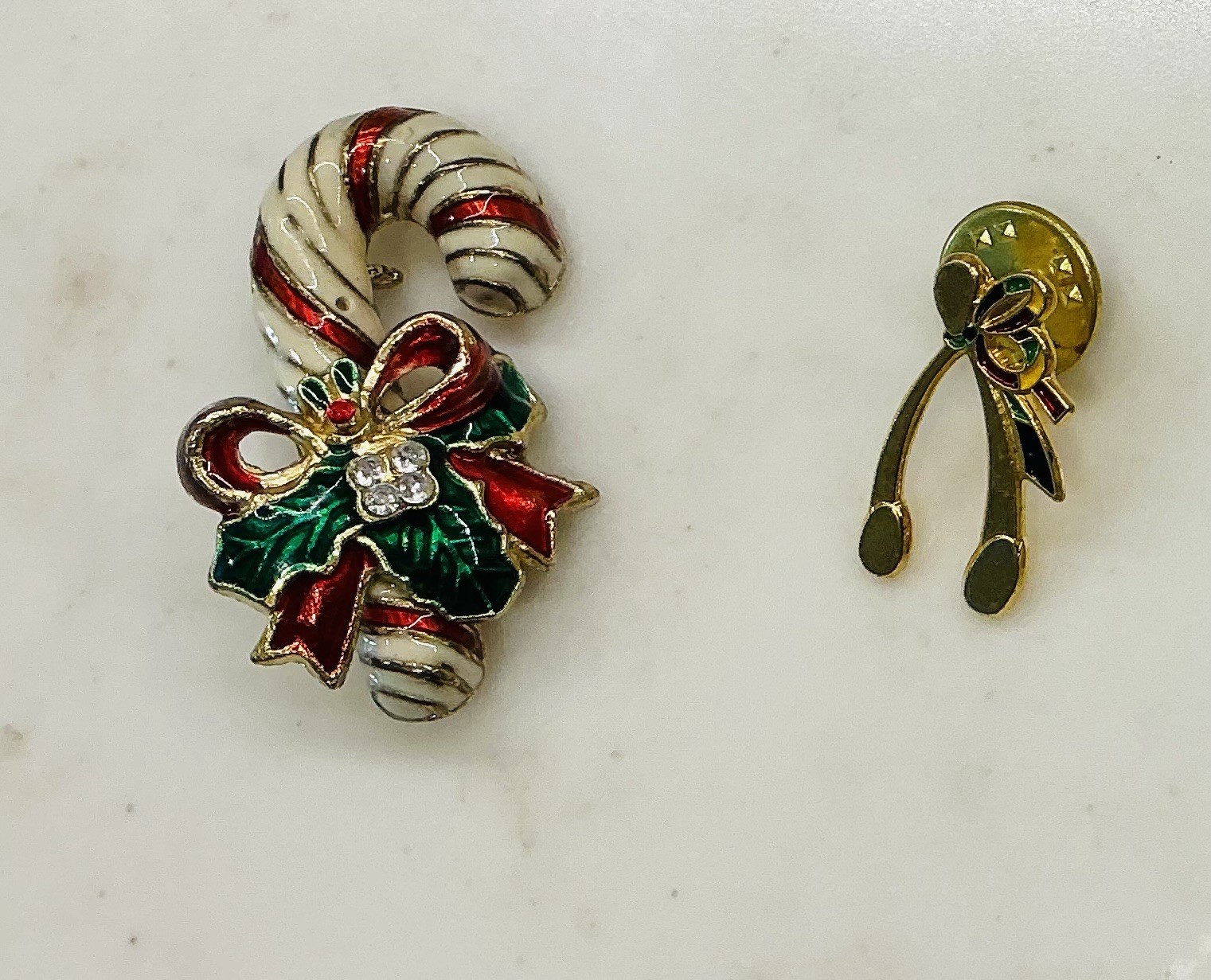 VTG Lot 22 Pins Christmas Holiday Santa Ornament Tree Candle Wreath Stockin Bell