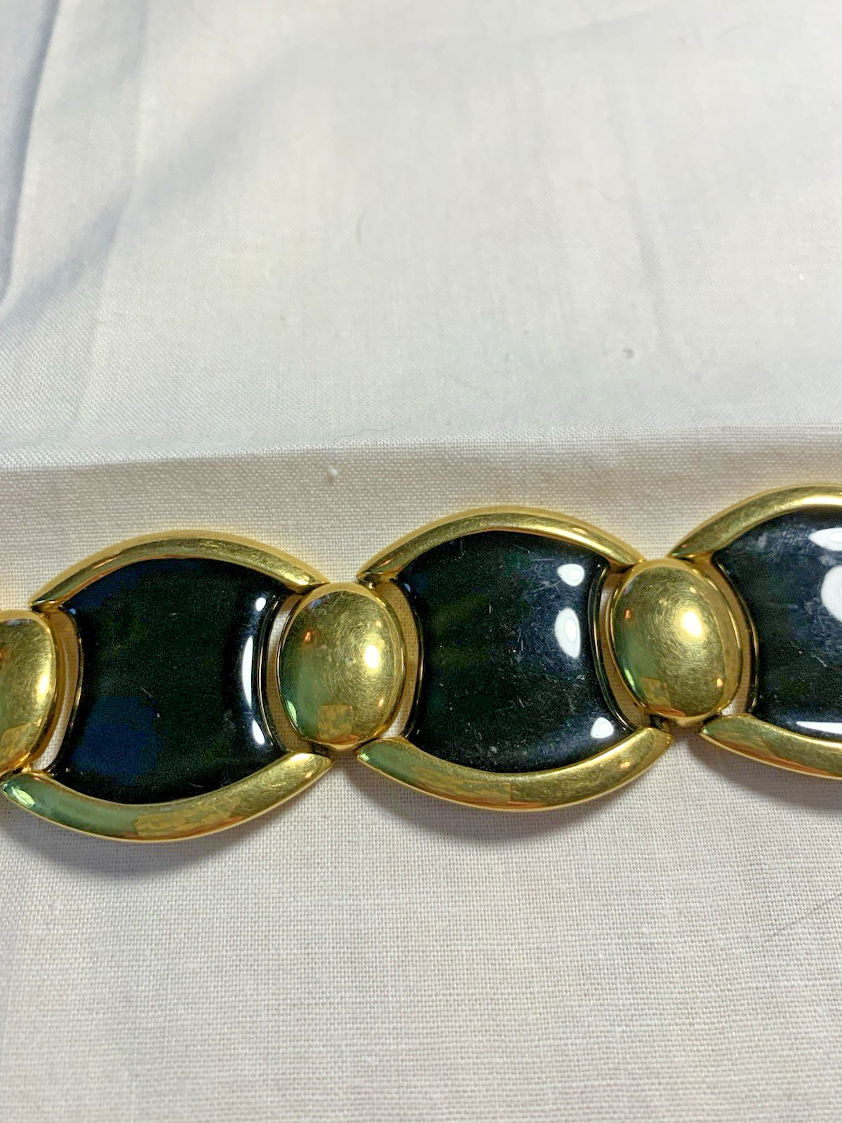 Vintage Signed Napier Black Enamel & Gold Tone Chunky Link Vintage Bracelet 8″
