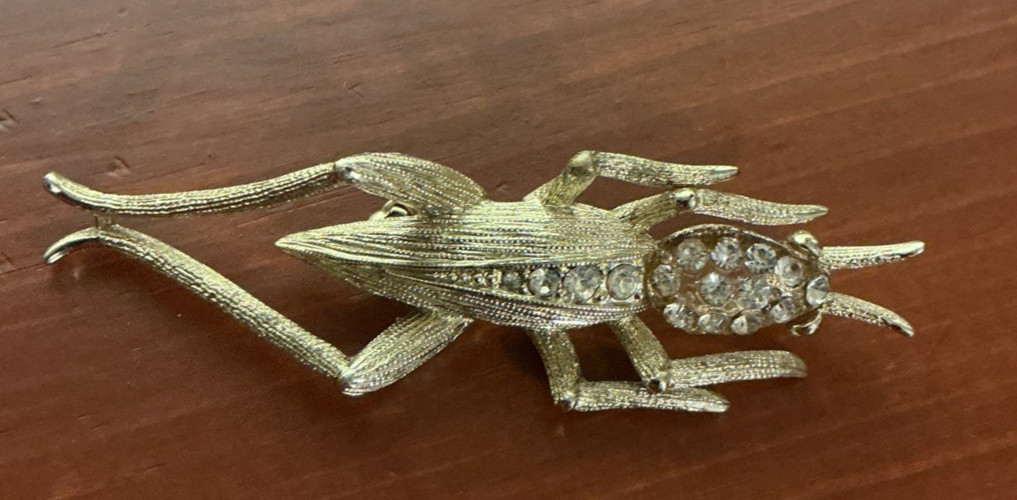 Vintage Unsigned Gold Tone Rhinestone Grasshopper Brooch Pin Insect 3″