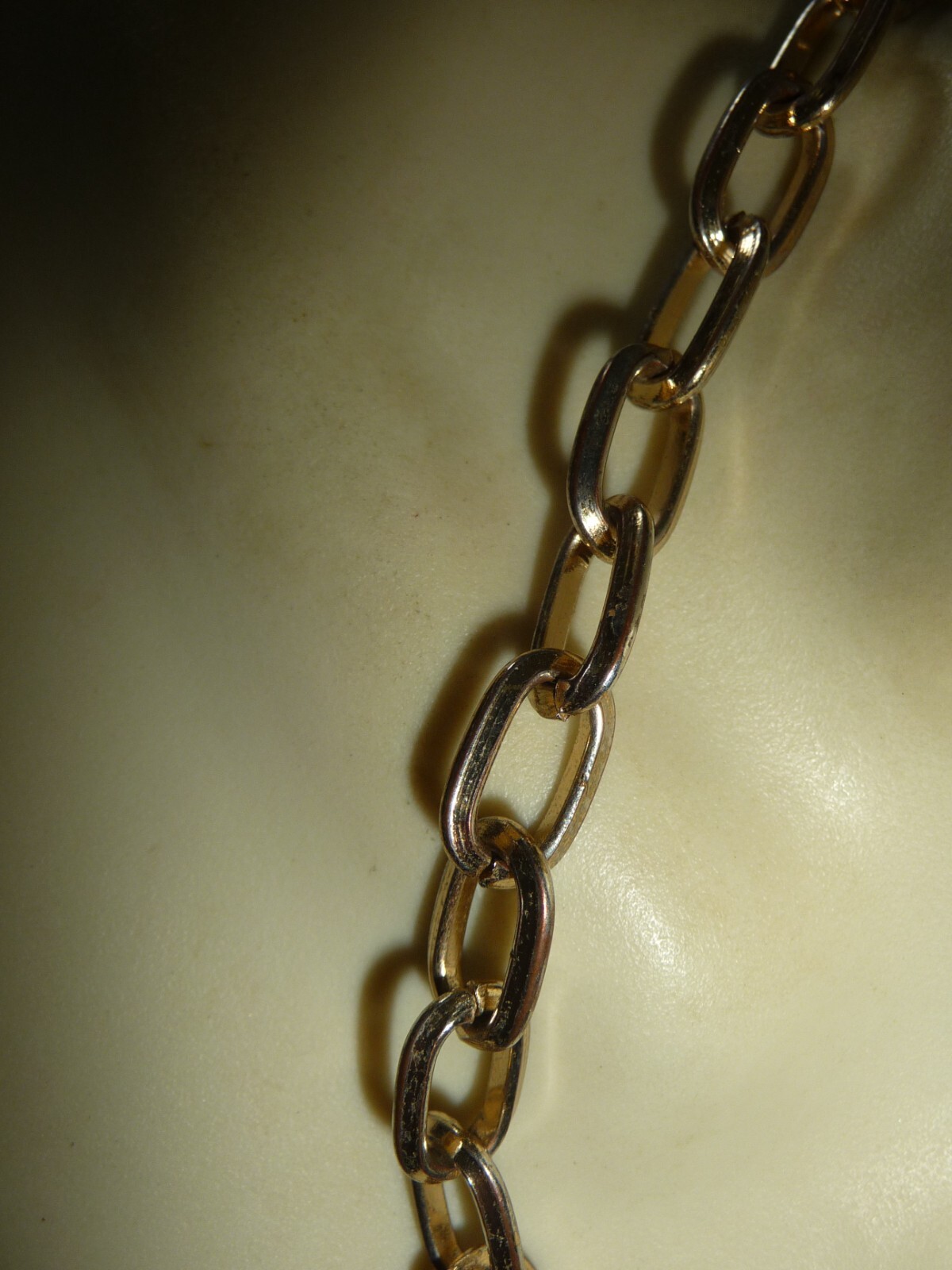ELONGATED GOLD TONE CHAIN LINK COLLAR 1/4” W NECKLACE #28/10