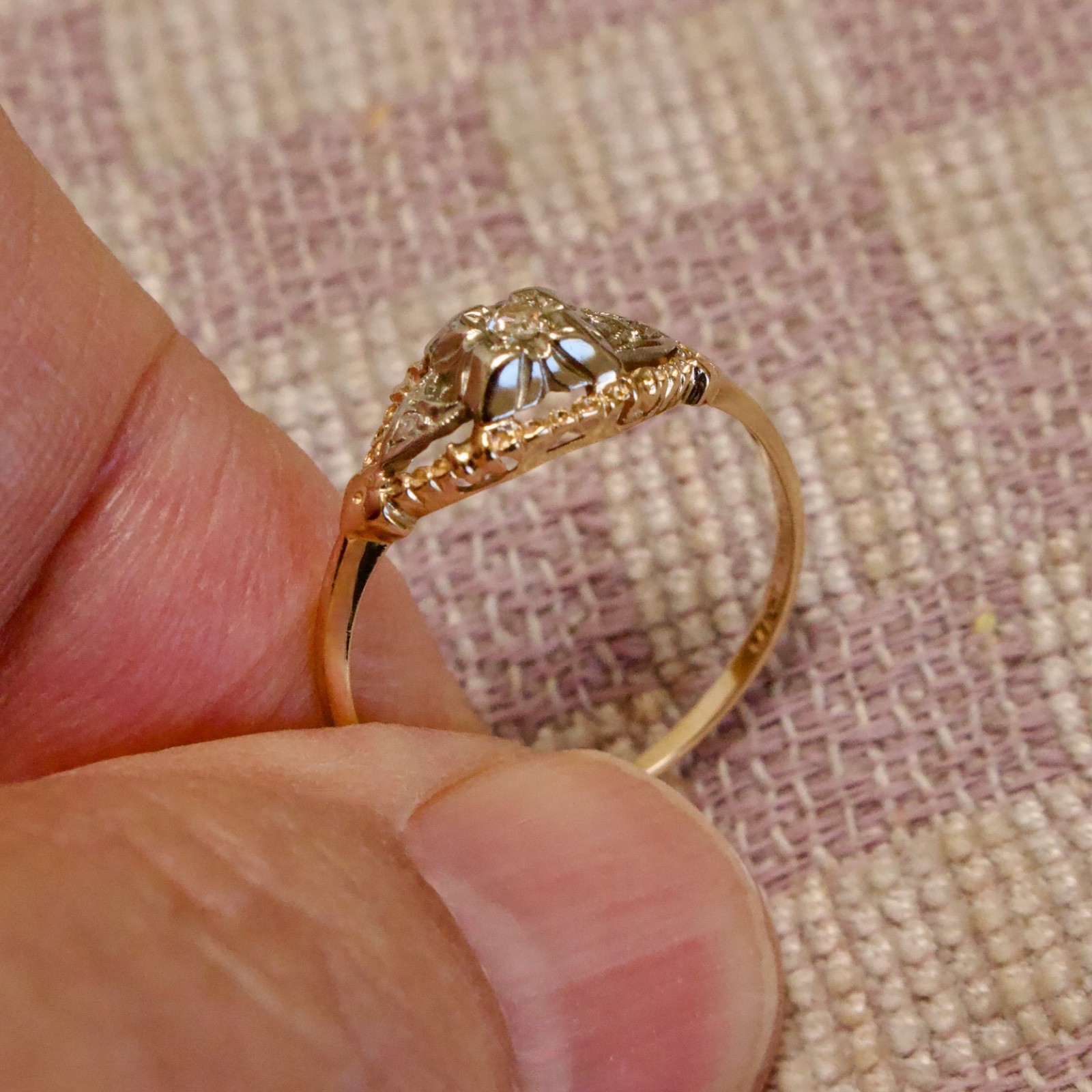 VINTAGE 14K YELLOW GOLD OPEN WORK NATURAL MINED DIAMOND RING (size six)
