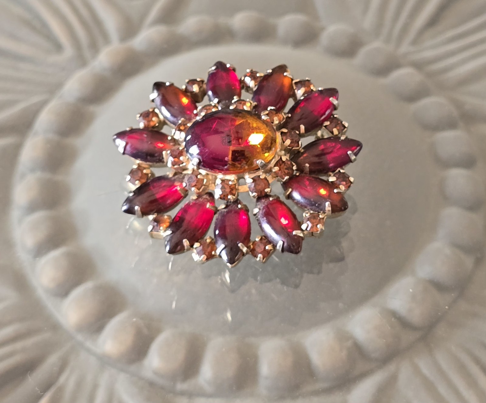 RUBY RED & AMBER RUNWAY BROOCH OVAL SMOOTH GLASS REDDISH/AMBER CABOCHON☆2.25″☆