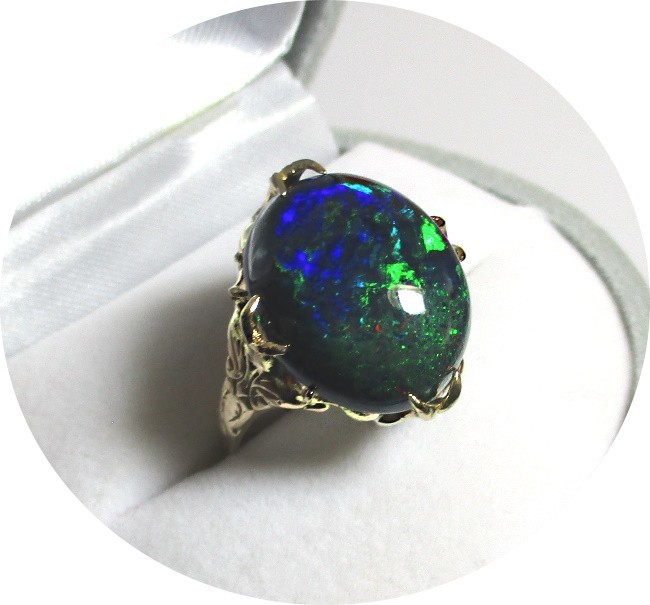 Stunning BLACK OPAL – Solid Natural – Blue-Green – 14k Vintage Yellow Gold Mtg