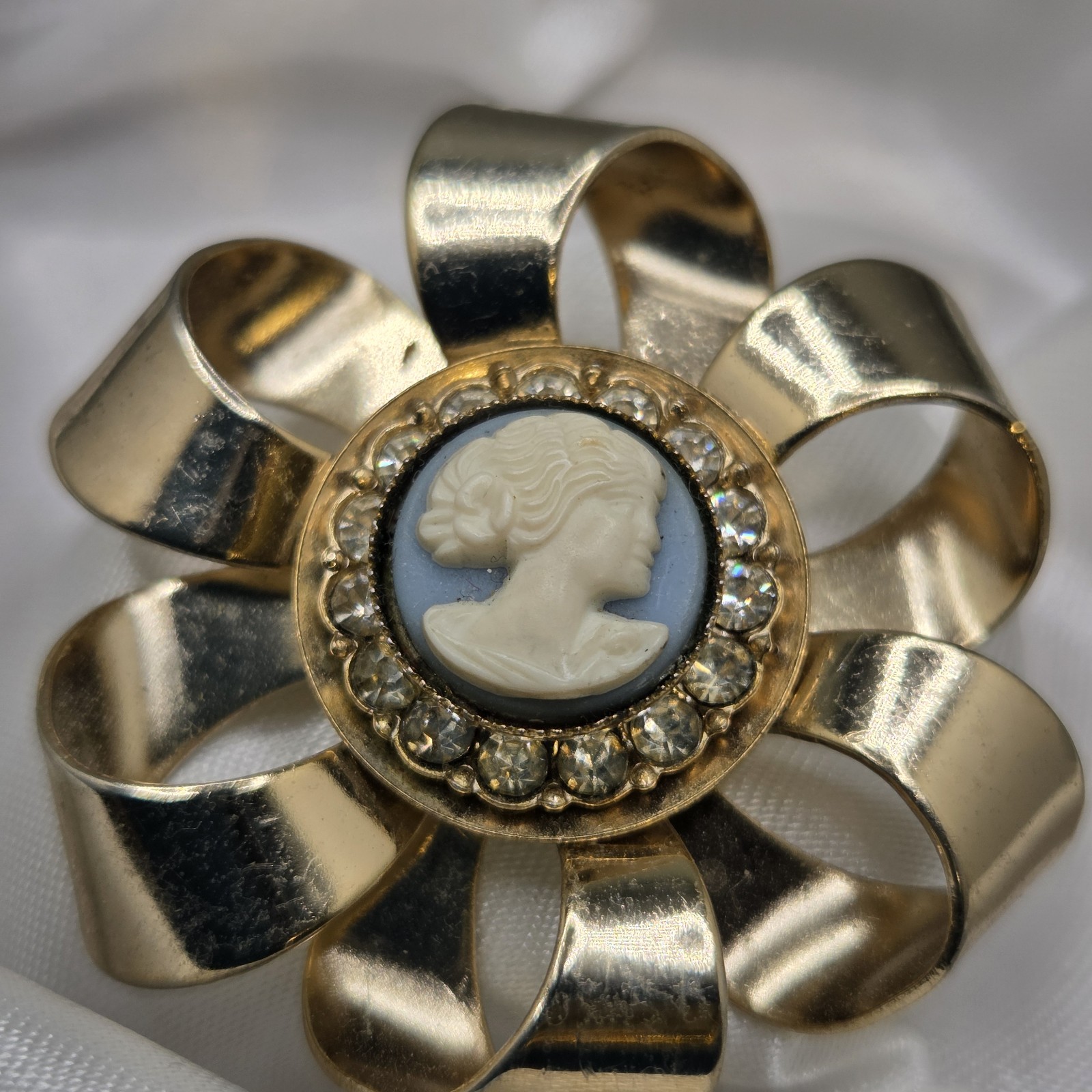 Vintage Unsigned Cameo Brooch Rhinestone Goldtone Flower Ribbon