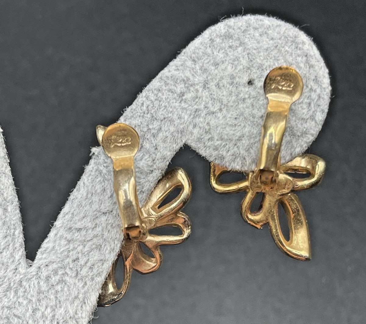 Vintage Gold Plated Ribbon Clip On Earrings Signed Maker’s Mark Is Unreadable
