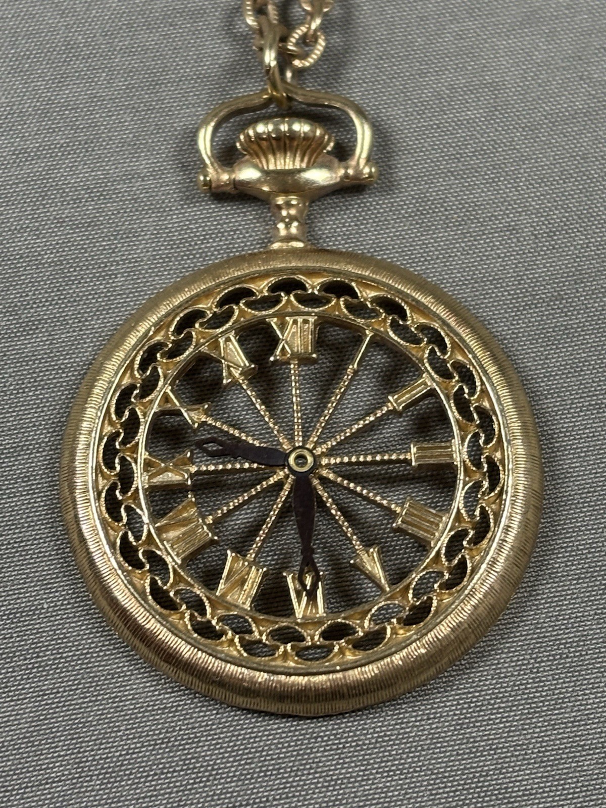 Vintage Sarah Coventry 1950’s Goldtone Roman Clock Design Pendant Necklace