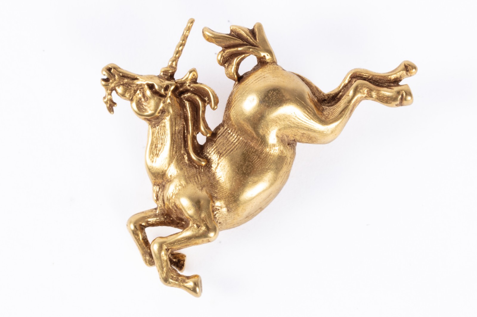 Vintage MMA Metropolitan Museum of Art Gold Tone Unicorn Brooch Pin GO MMA