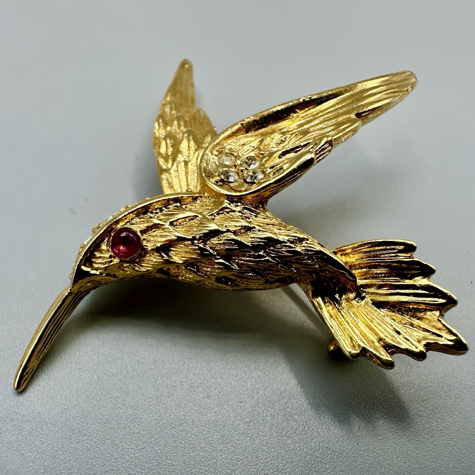 Vintage Hummingbird In Flight Brooch Pin Gold Tone Clear Rhinestones Red Eye 3D