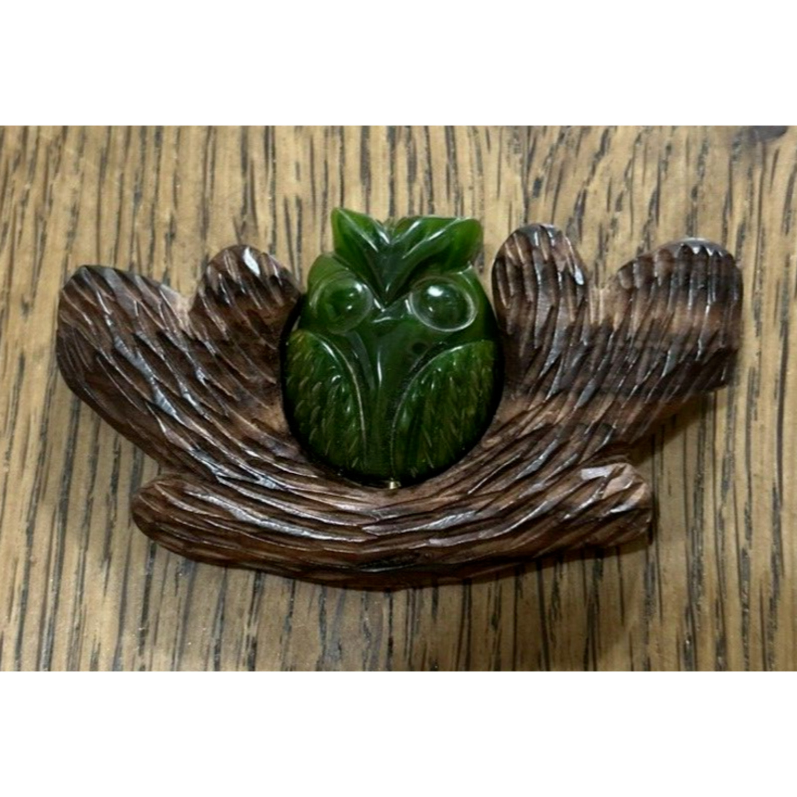 BAKELITE GREEN OWL ON CARVED ROSEWOOD MARTHA SLEEPER WOODLAND CREATURES 30s RARE