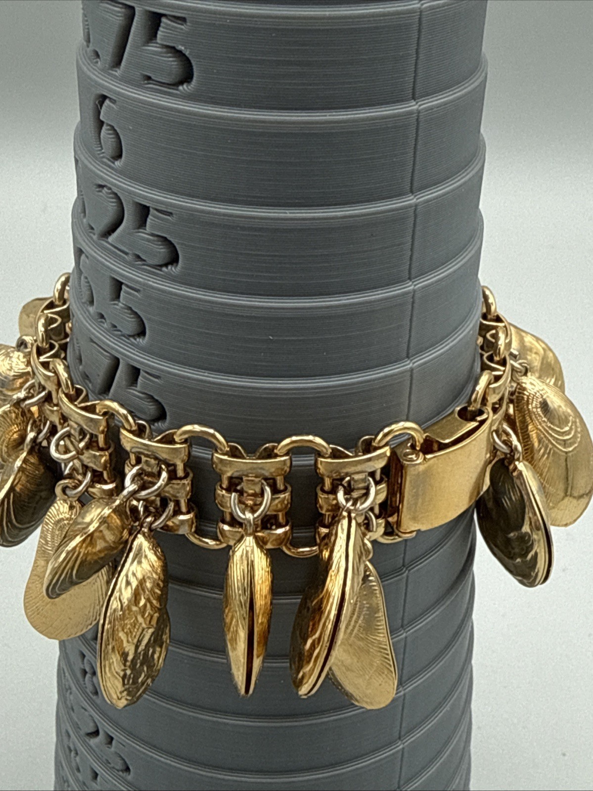 Napier Eugene Bertolli Clam, Oyster & Mussel Shell Gold Tone Charm Bracelet 1980