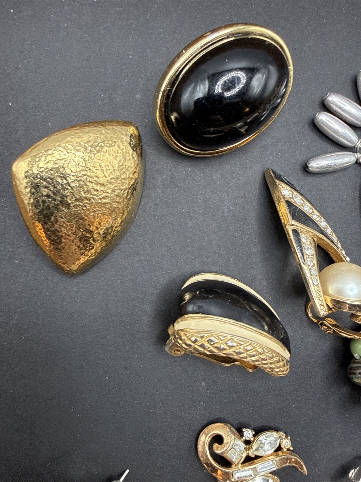 Lot Of SINGLE Earrings Mostly Vintage Clip On – Parts Craft – Some Signed E3-11