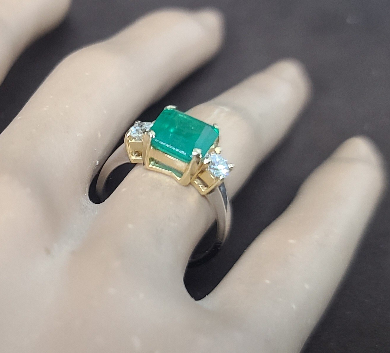 Vintage 14K Gold Engagement Ring 2.21CT. Natural Green Emerald Square Shape