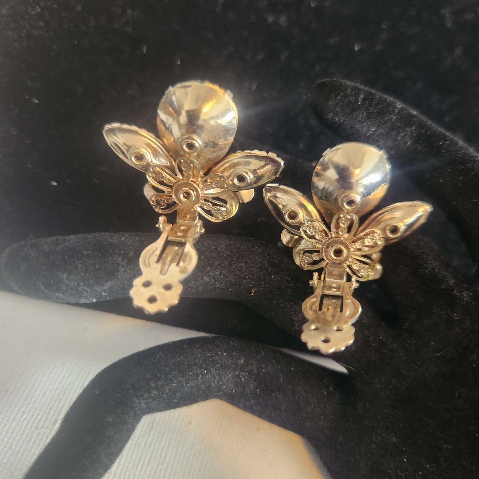 Vintage Emerald Green Glass AB Rhinestone Gold Tone Clip On Earrings Floral