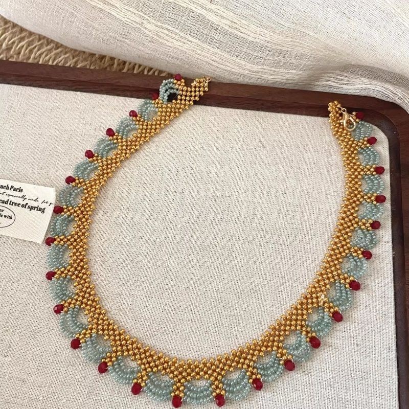 Vintage-style choker necklace