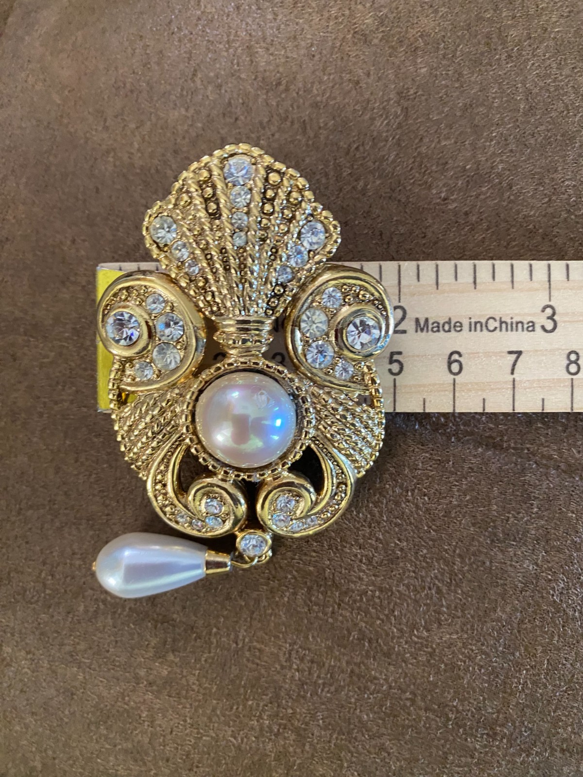 Jeff Lieb Gold Tone Faux Pearl & Clear Rhinestone Brooch Signed 4×2″