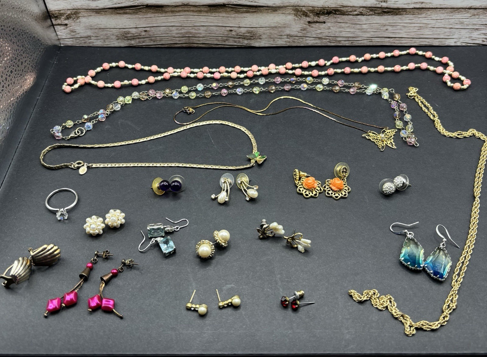 Costume Jewelry 20 Pieces Estate All Wearable Vintage Some Tarnish Earrings Etc