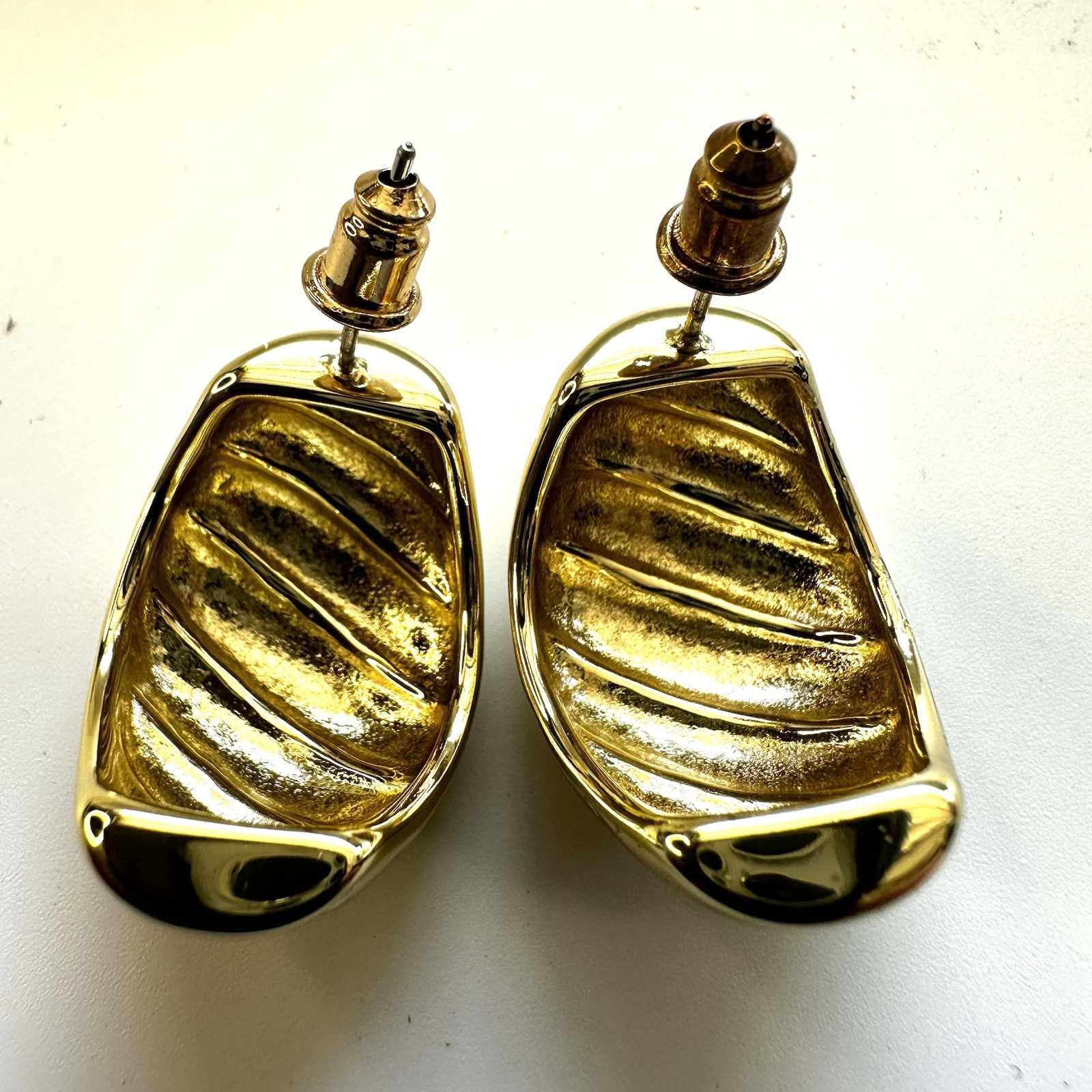 Gold Tone Croissant Hoop Earrings Chunky Vintage Style 1in