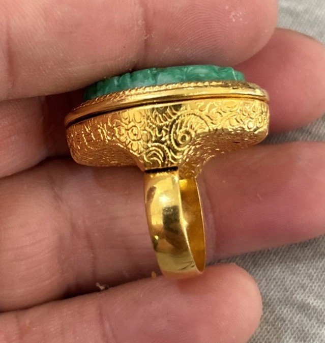 1971 Avon Bird of Paradise Faux Jade Perfume Glacé Locket Adjus Ring 4.5-5.5